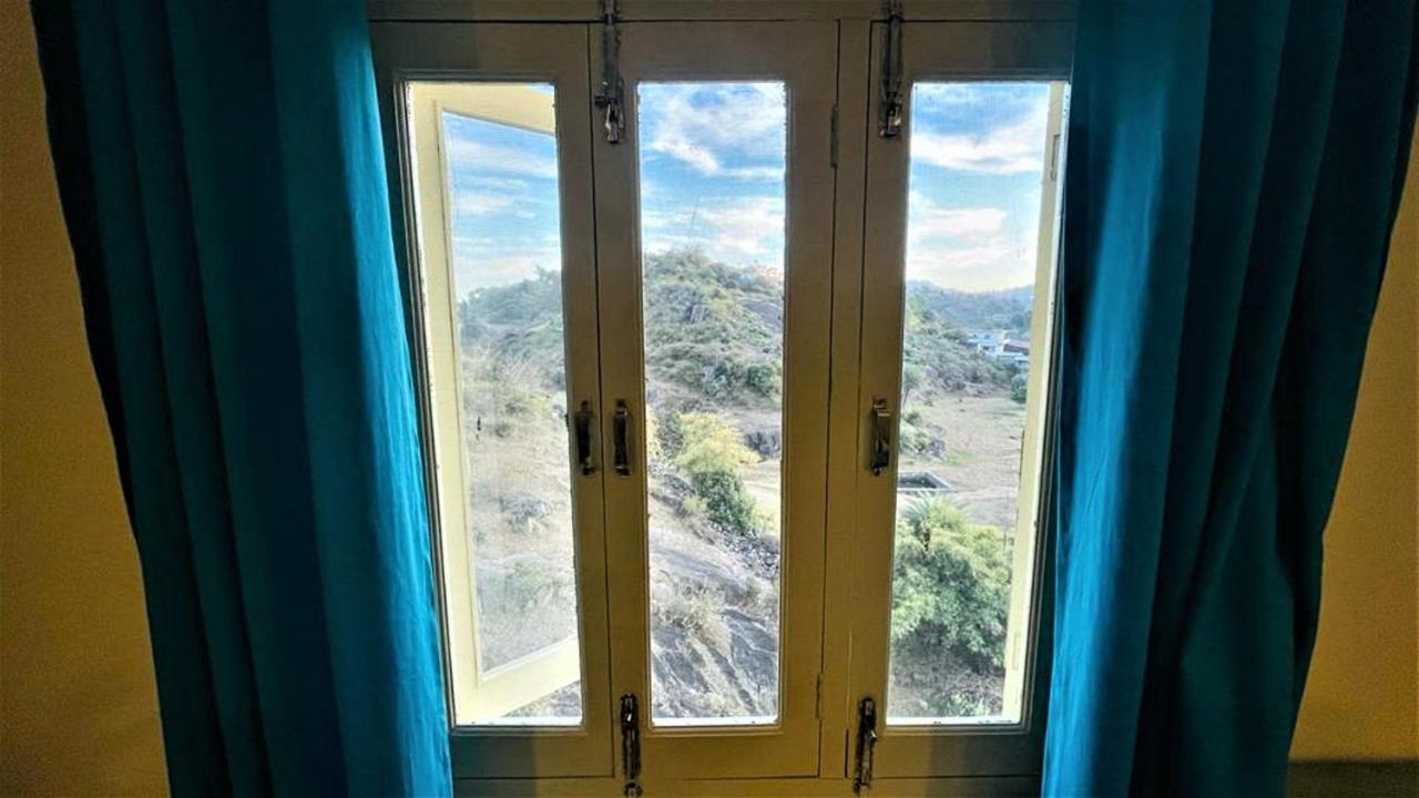 Shikhar Bunglow - A Stunning Valley View Bungalow In Mount Abu Bed and Breakfast Esterno foto
