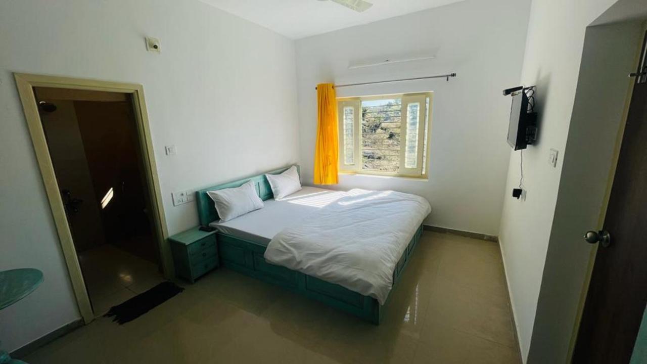 Shikhar Bunglow - A Stunning Valley View Bungalow In Mount Abu Bed and Breakfast Esterno foto