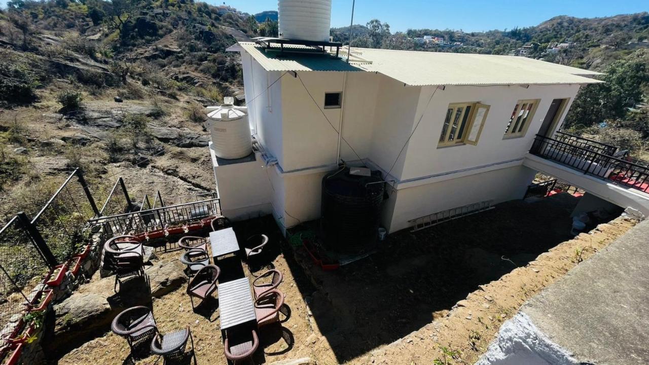 Shikhar Bunglow - A Stunning Valley View Bungalow In Mount Abu Bed and Breakfast Esterno foto