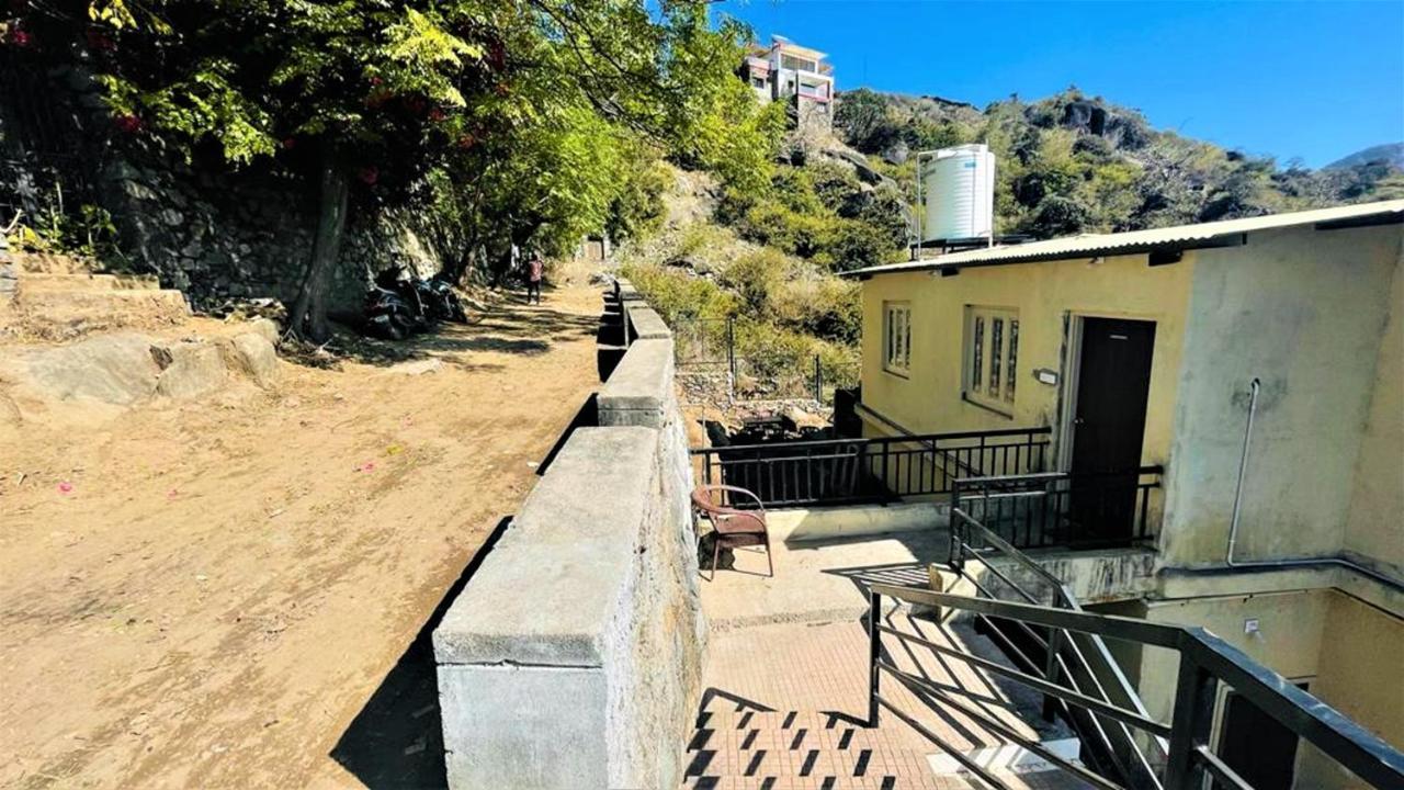 Shikhar Bunglow - A Stunning Valley View Bungalow In Mount Abu Bed and Breakfast Esterno foto