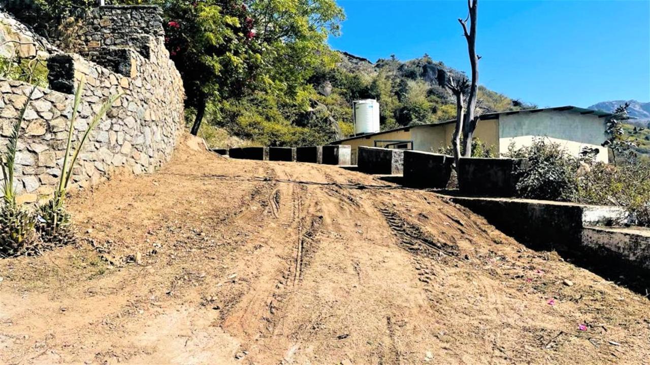 Shikhar Bunglow - A Stunning Valley View Bungalow In Mount Abu Bed and Breakfast Esterno foto