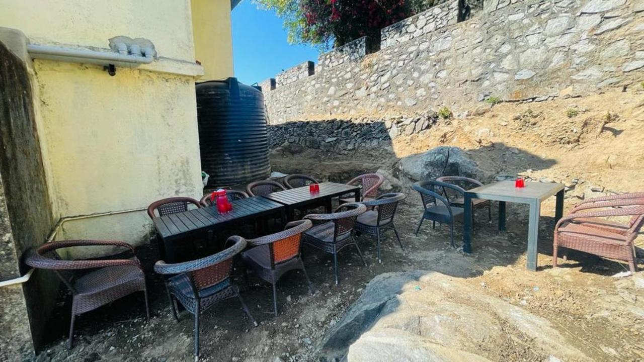 Shikhar Bunglow - A Stunning Valley View Bungalow In Mount Abu Bed and Breakfast Esterno foto