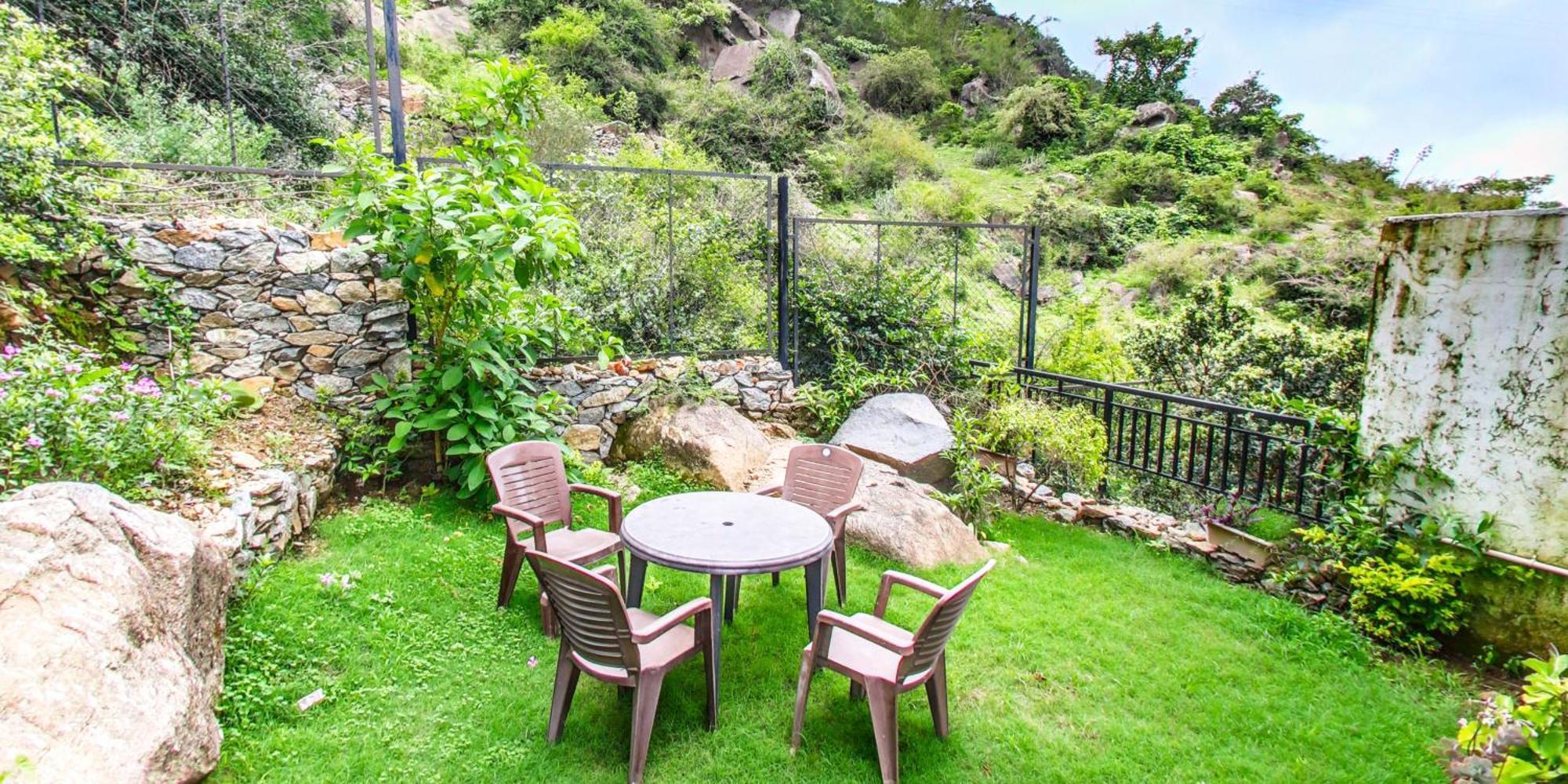 Shikhar Bunglow - A Stunning Valley View Bungalow In Mount Abu Bed and Breakfast Esterno foto
